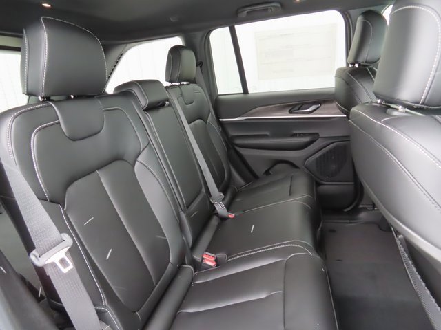 New 2025 Jeep Grand Cherokee Limited w/ Black Appearance Package image 30