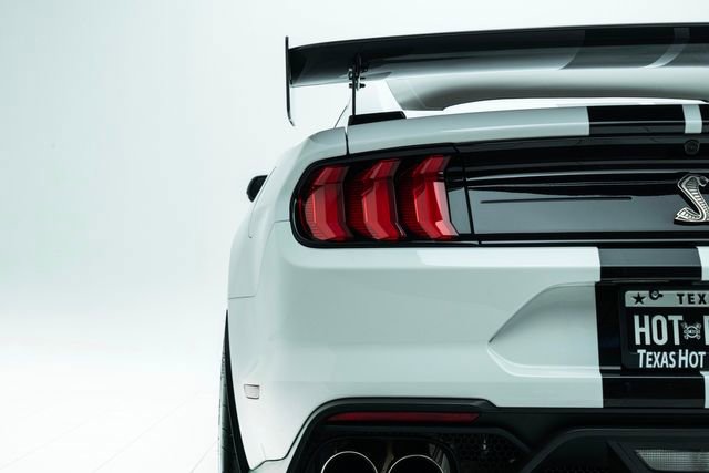 Used 2021 Ford Mustang Shelby GT500 w/ Carbon Fiber Track Pack image 18