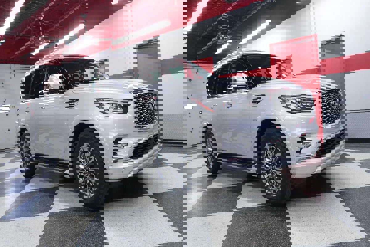 Used 2019 INFINITI QX80 Luxe w/ Proassist Package image 3