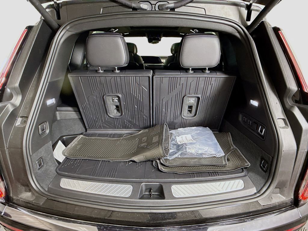 New 2026 Cadillac Vistiq Sport w/ LPO, Floor Liner Package image 27
