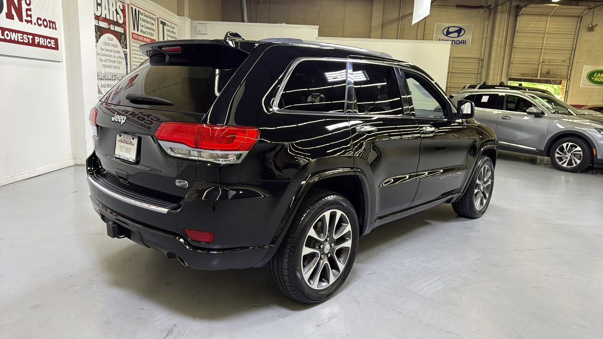 Used 2018 Jeep Grand Cherokee Overland w/ Trailer Tow Group IV RWD image 24