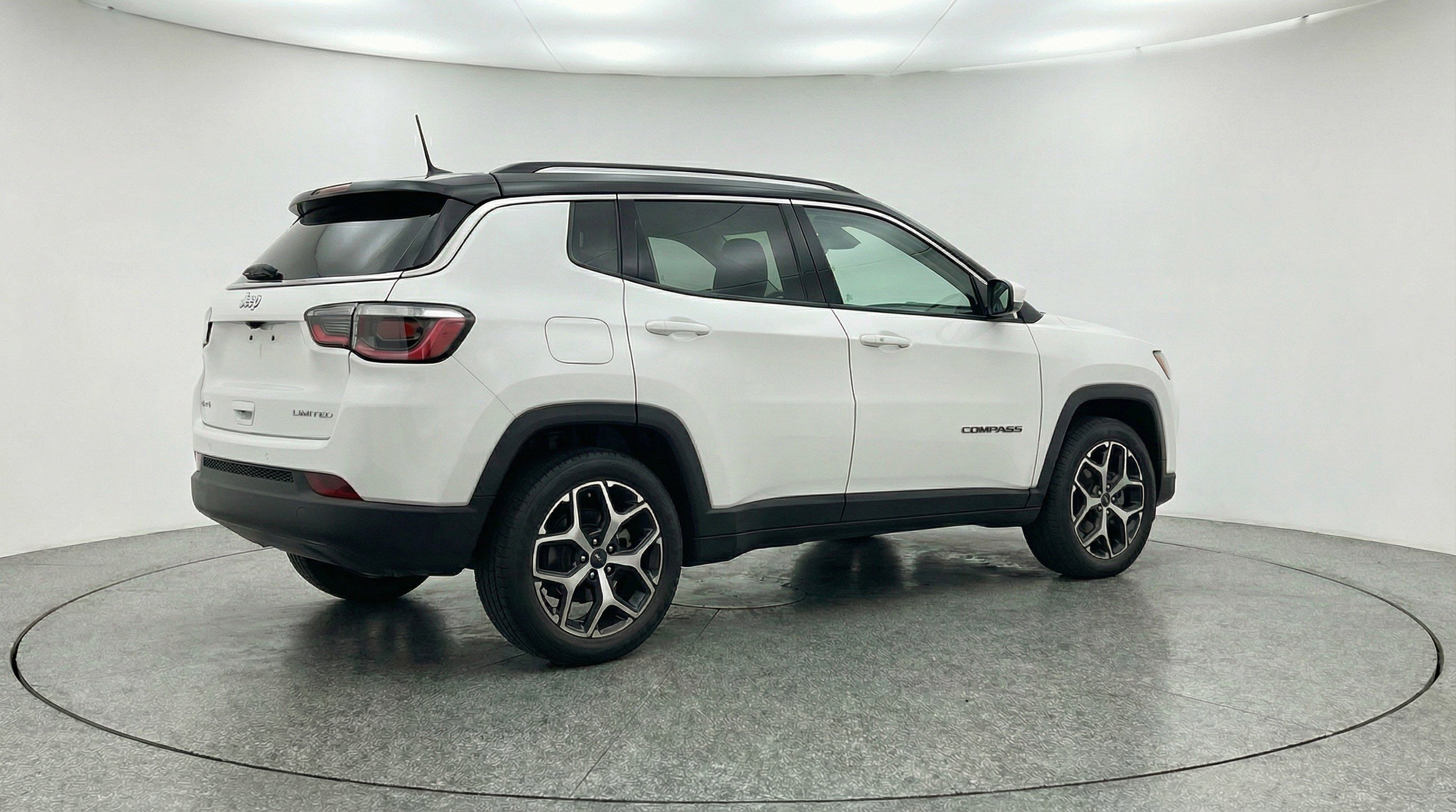 Used 2025 Jeep Compass Limited AWD/4WD image 9