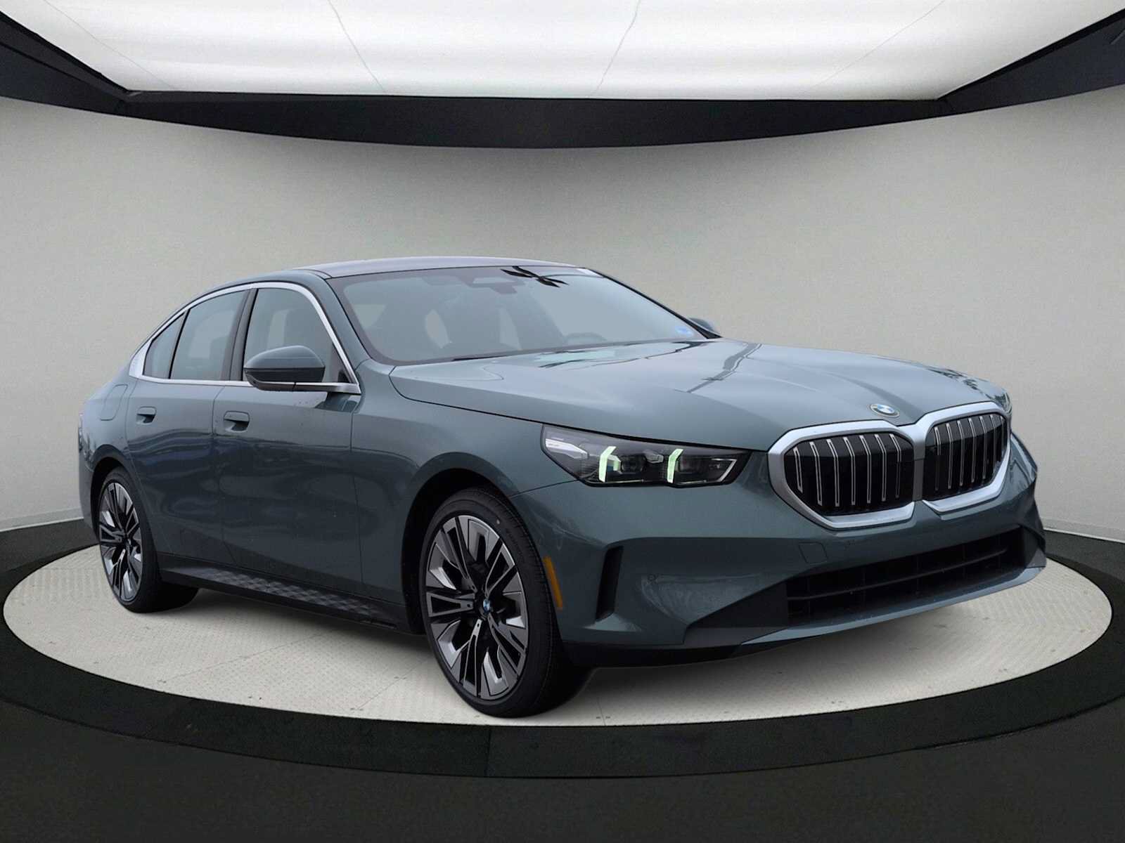 Used 2026 BMW 530i xDrive w/ Executive Package AWD/4WD image 2