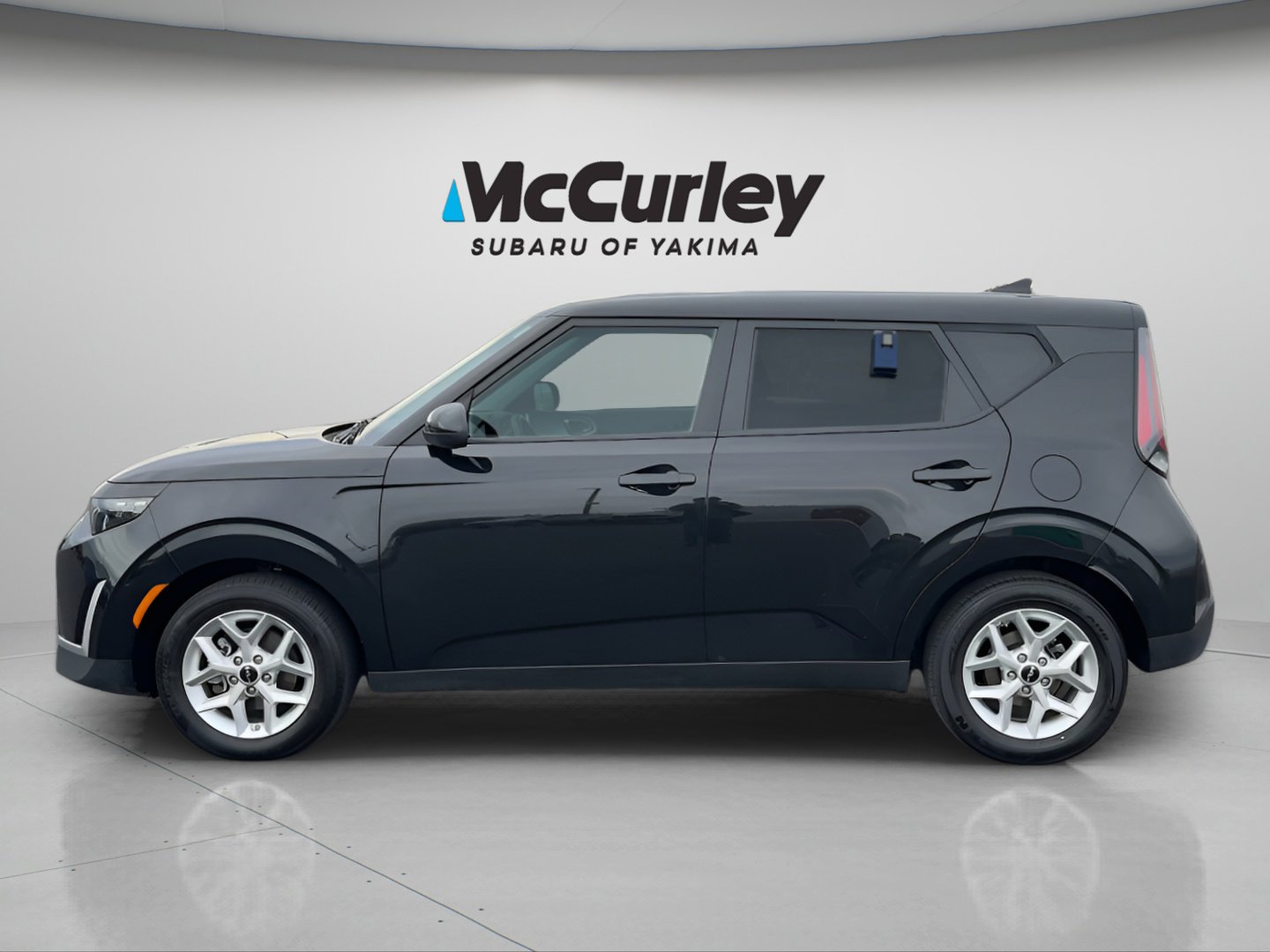 Used 2024 Kia Soul LX w/ Option Group 015 FWD image 3