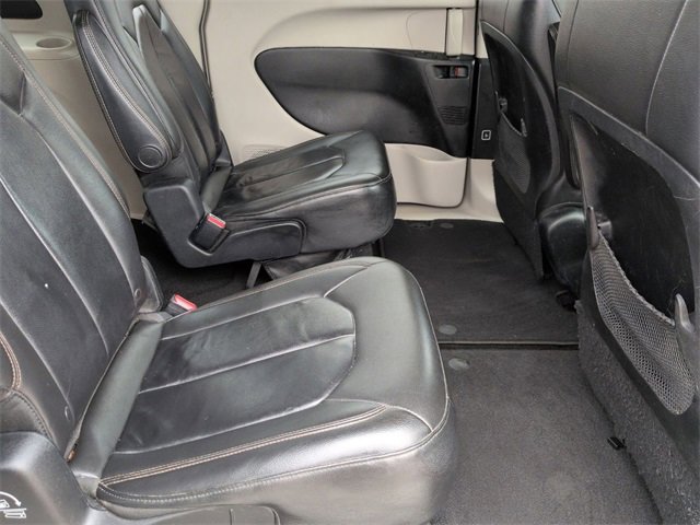 Used 2017 Chrysler Pacifica Touring-L w/ Tire & Wheel Group image 29