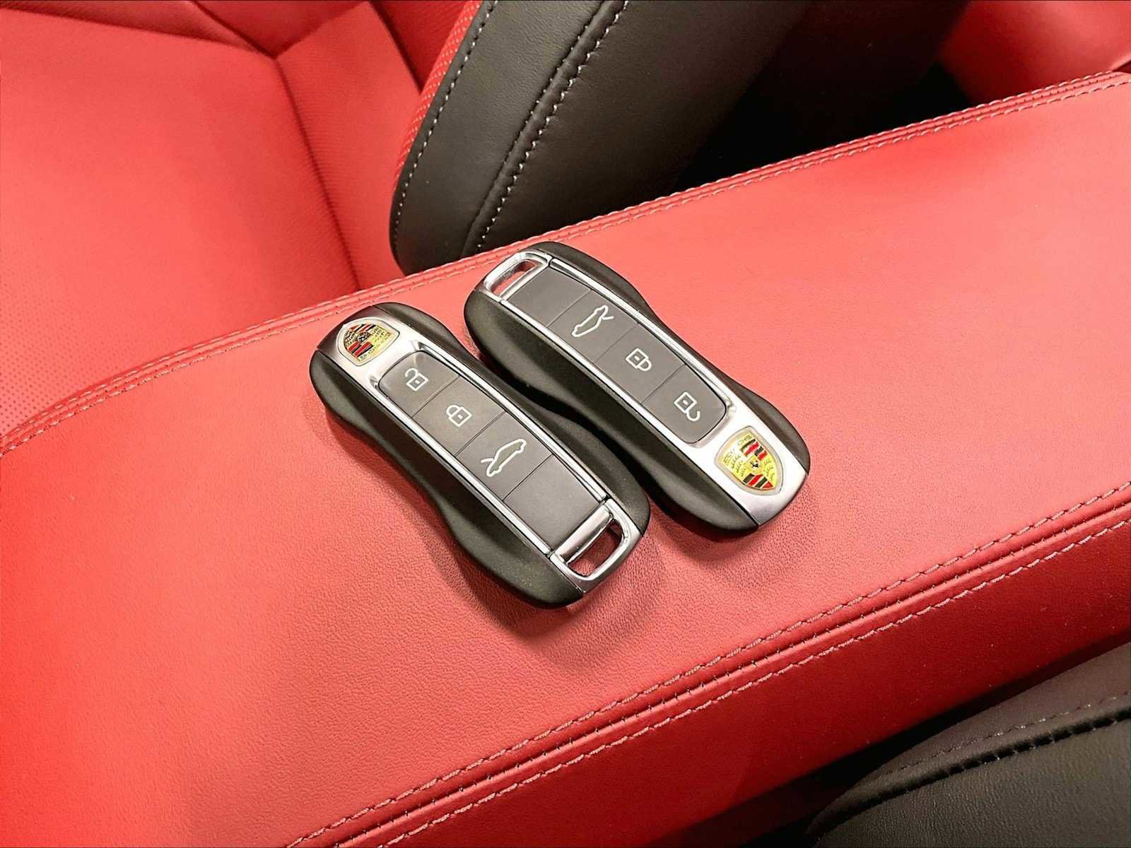 Used 2026 Porsche 911 Carrera GTS RWD image 38