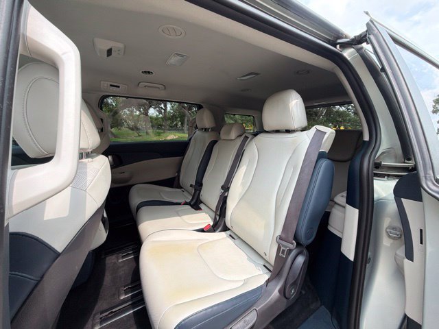 Used 2025 Kia Carnival EX FWD image 16