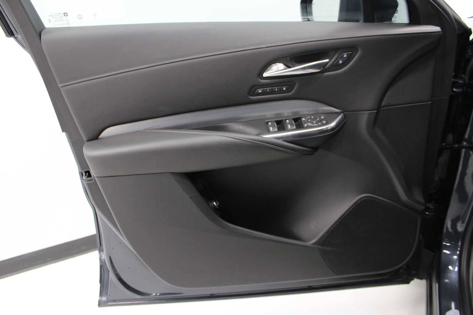 Used 2020 Cadillac XT4 Premium Luxury w/ Cold Weather Package image 12