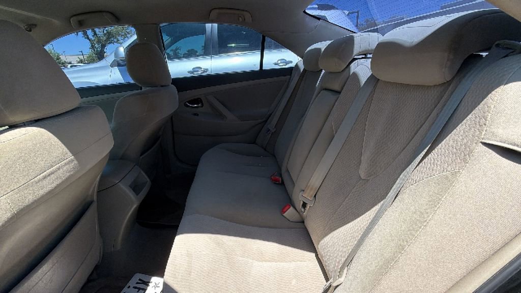 Used 2010 Toyota Camry LE FWD image 12