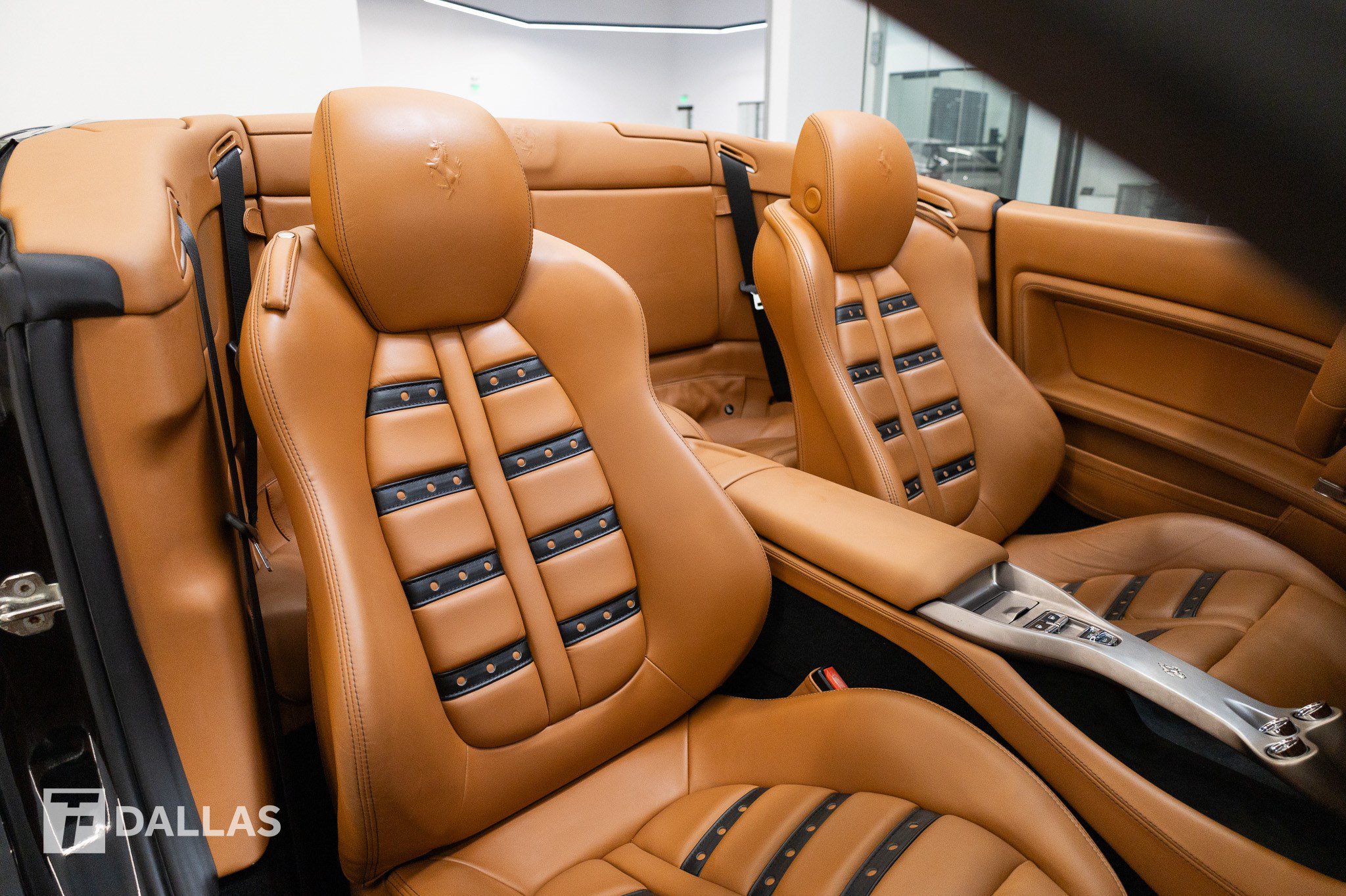 Used 2011 Ferrari California RWD image 40