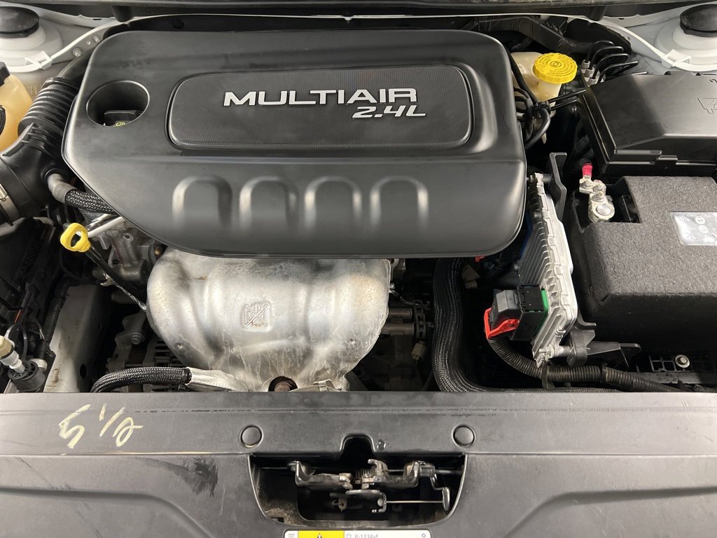 Used 2017 Chrysler 200 Limited Platinum image 29