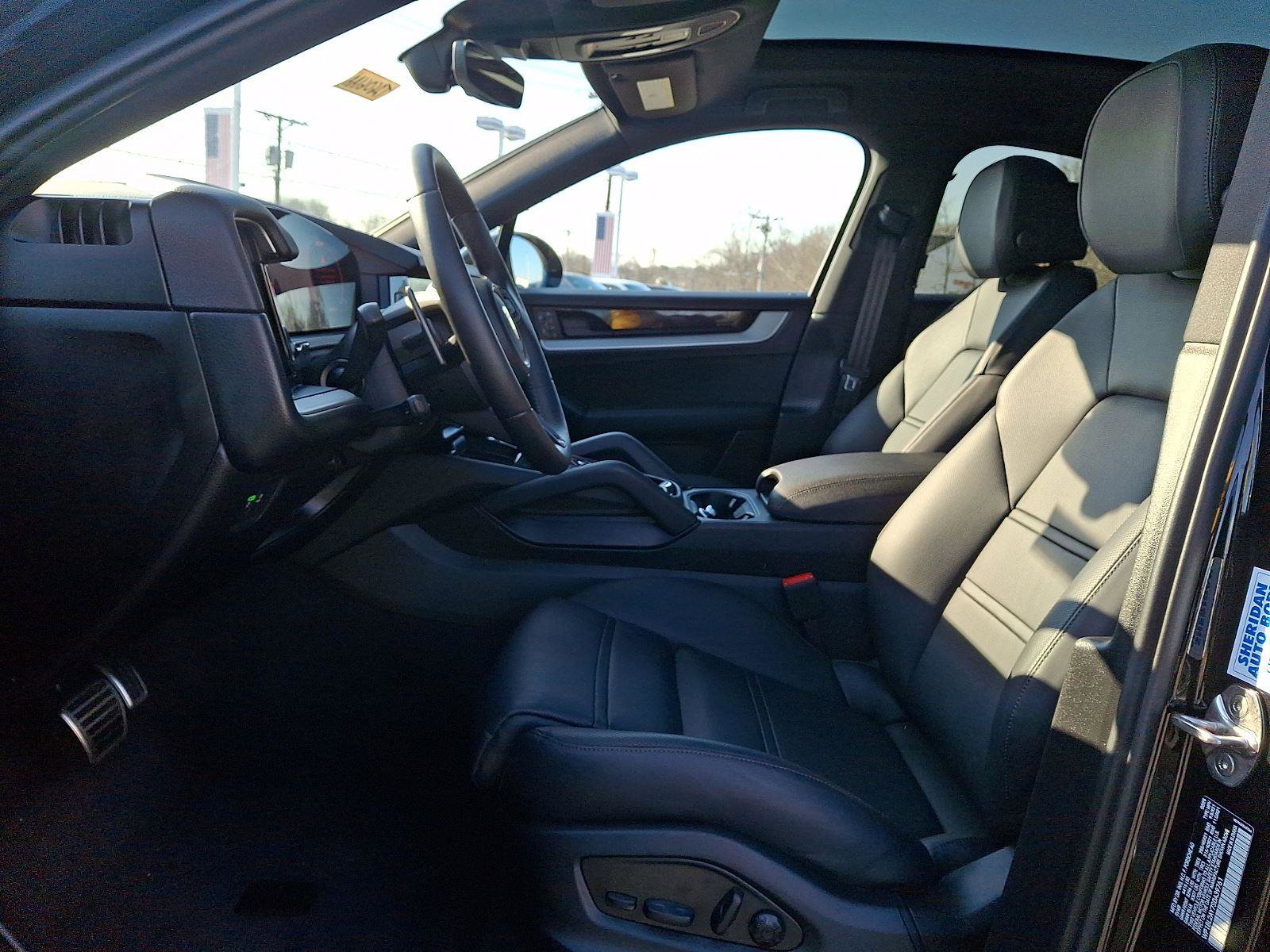 Used 2025 Porsche Cayenne S image 10