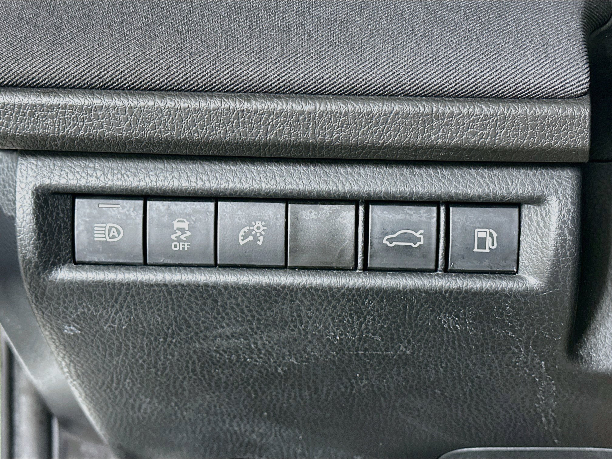 Used 2025 Toyota Camry LE FWD image 17