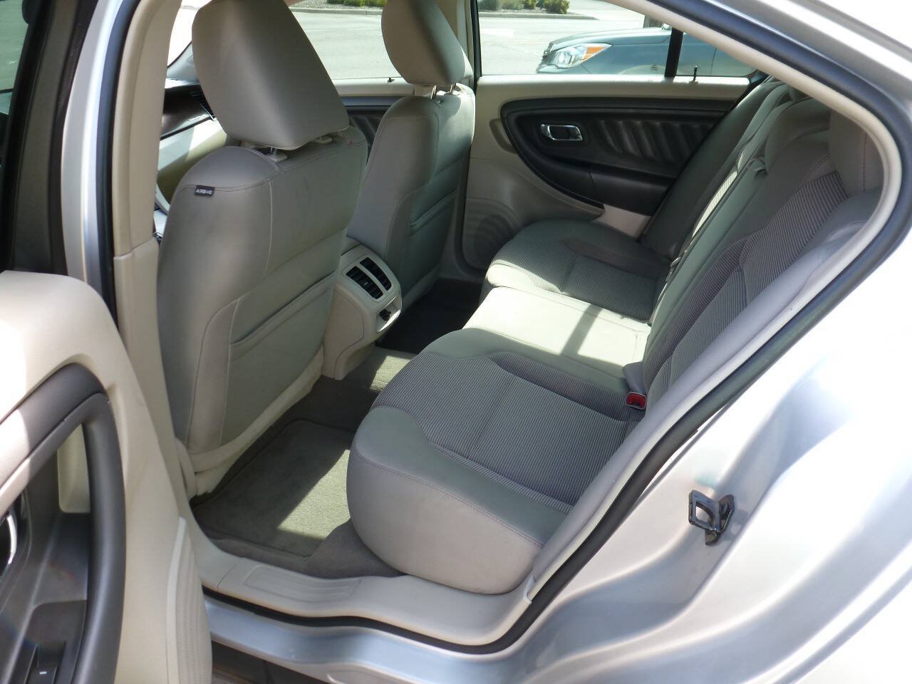 Used 2010 Ford Taurus SEL AWD/4WD image 10