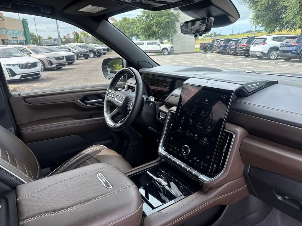Used 2025 GMC Yukon XL Denali Ultimate AWD/4WD image 17