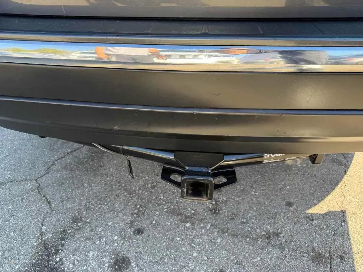 Used 2012 Toyota Highlander SE FWD image 17