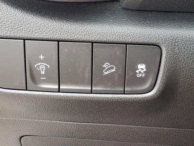 Certified 2022 Hyundai Kona SE image 9