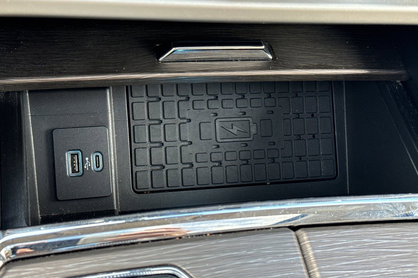 Used 2024 Ford Expedition Limited image 32