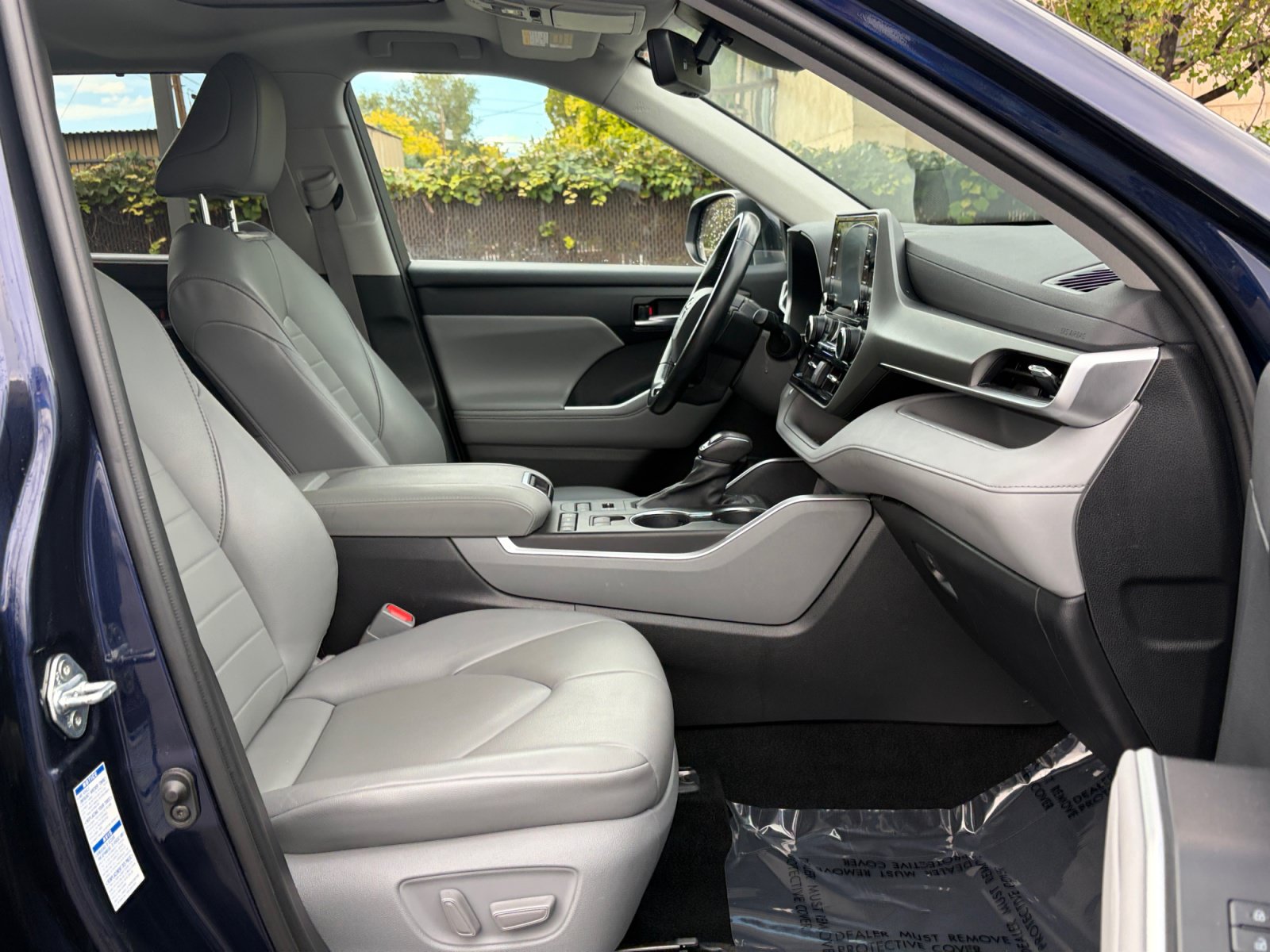 Used 2021 Toyota Highlander XLE AWD/4WD image 30