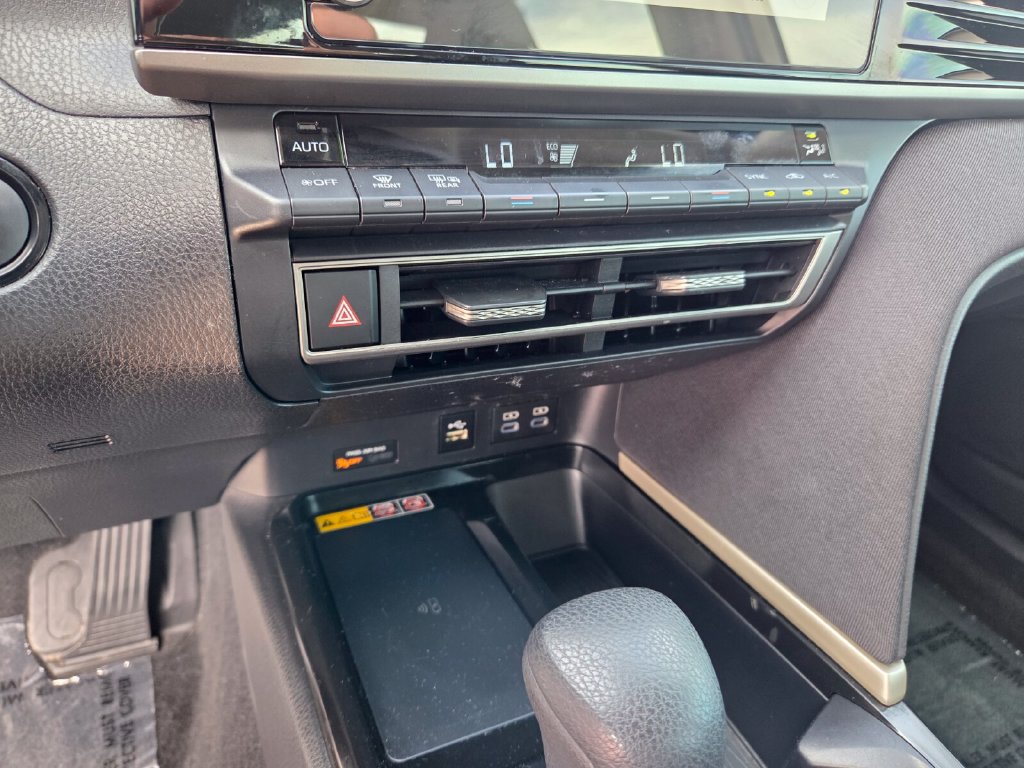 Used 2025 Toyota Camry LE FWD image 27
