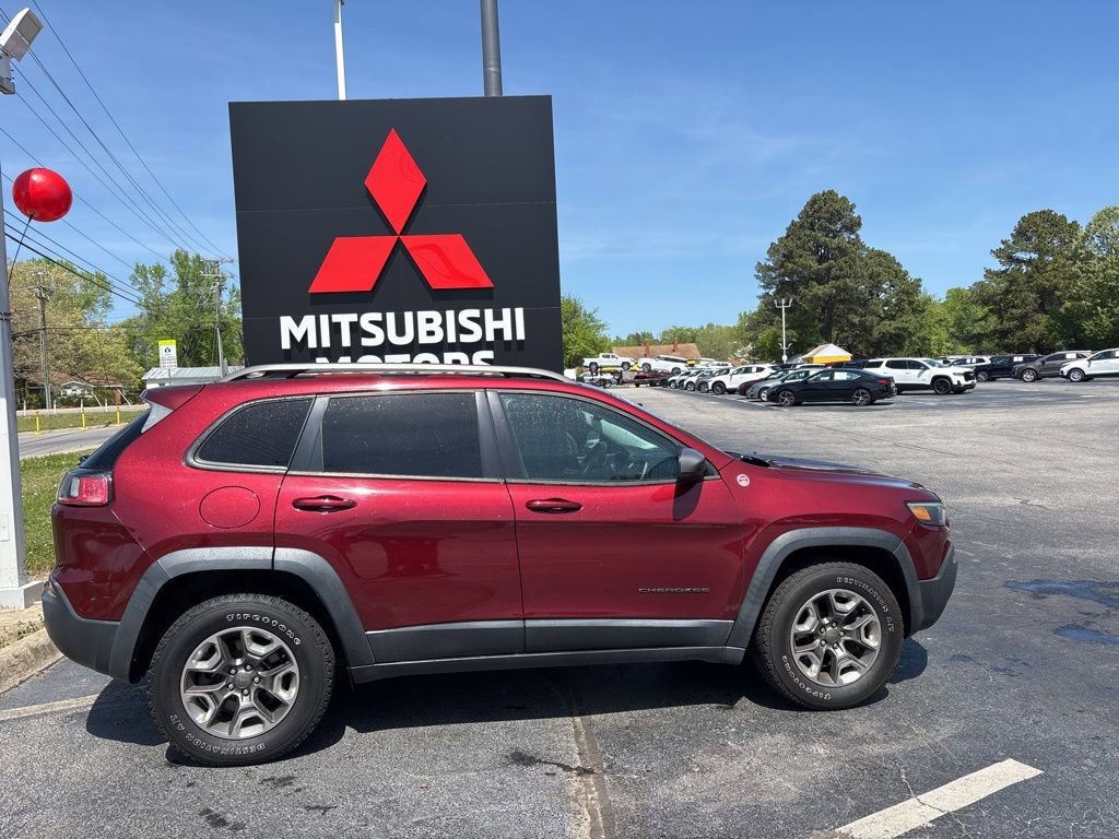 Used 2019 Jeep Cherokee Trailhawk w/ Cold Weather Group AWD/4WD image 4