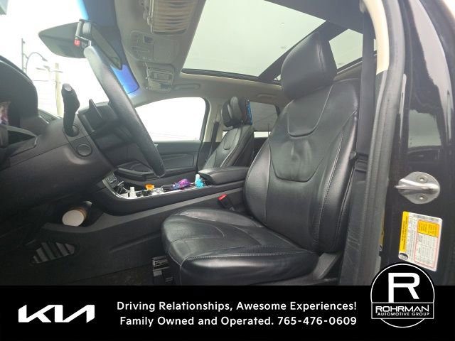 Used 2019 Ford Edge Titanium w/ Equipment Group 301A AWD/4WD image 8