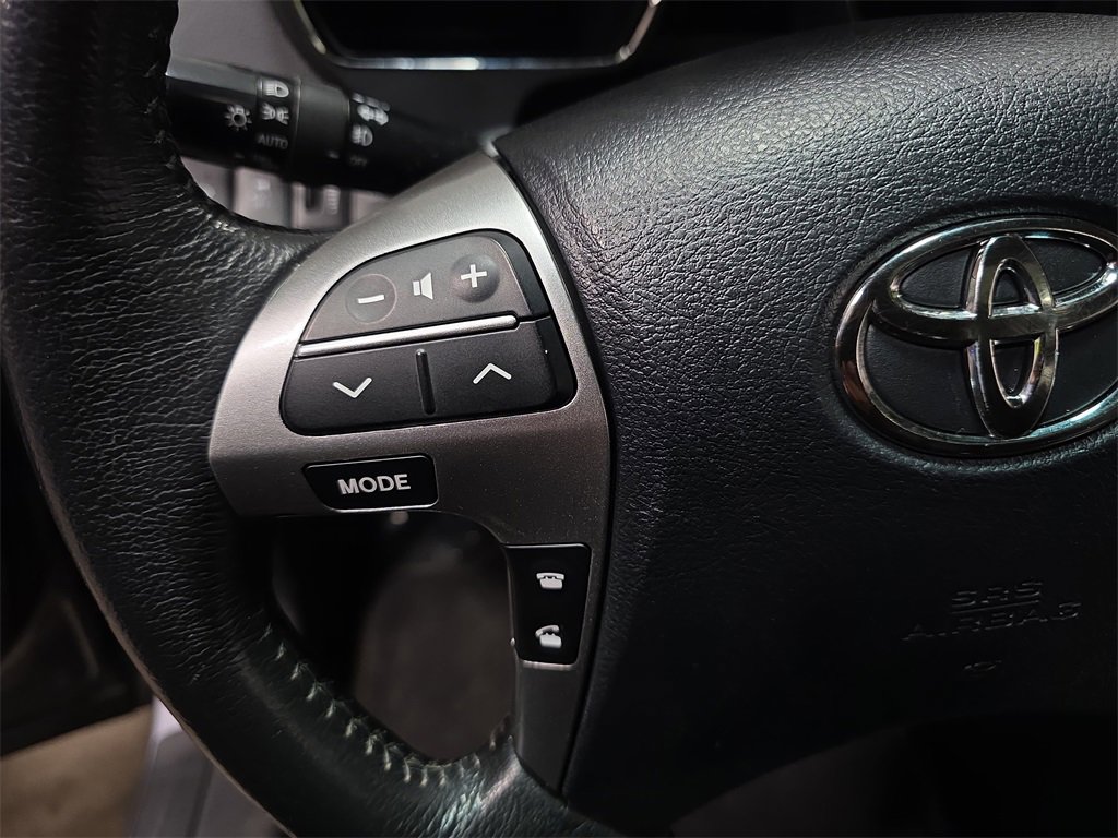 Used 2012 Toyota Highlander SE image 18