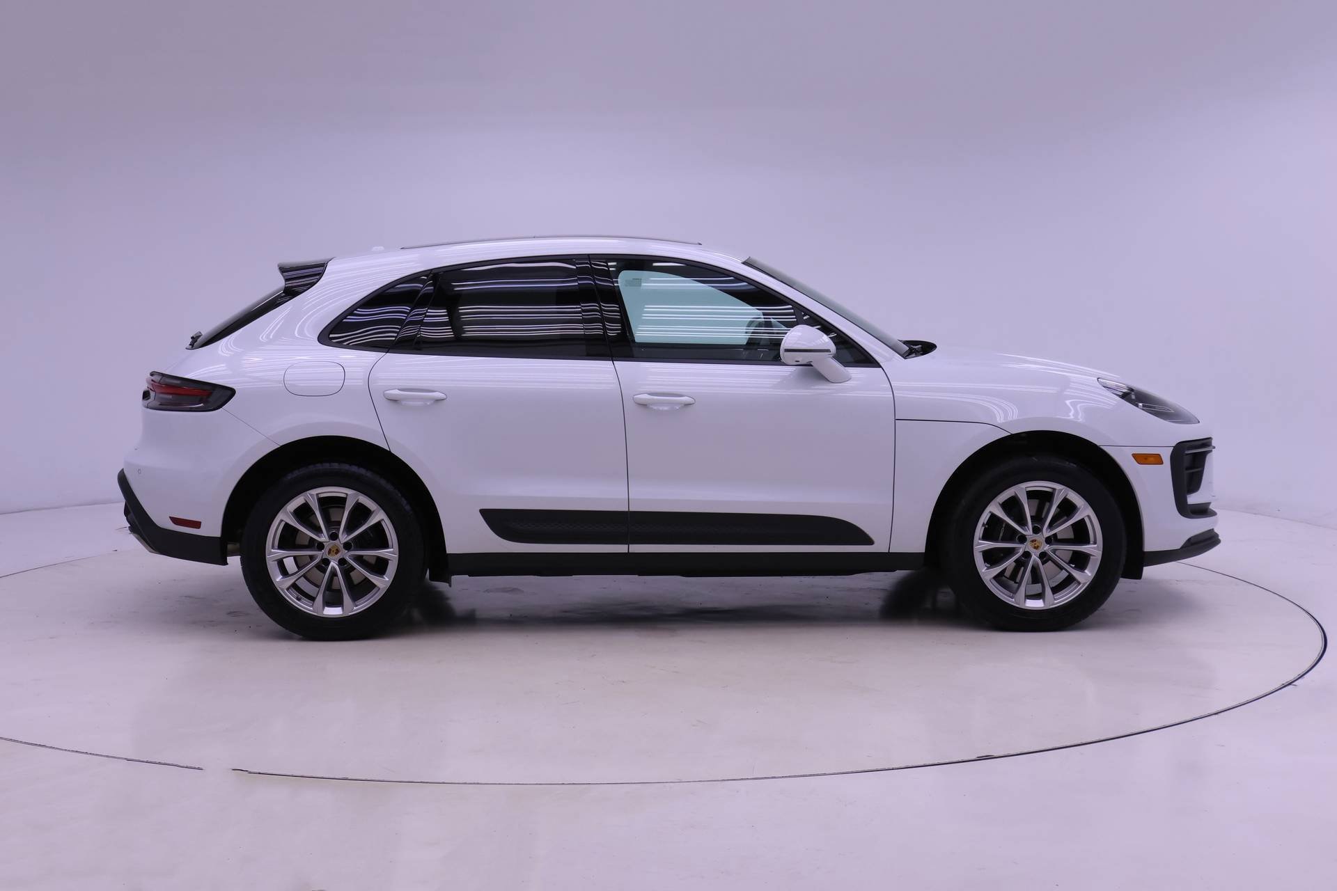 Used 2025 Porsche Macan image 10