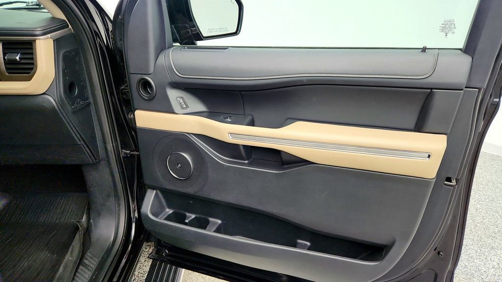 Used 2023 Ford Expedition Limited image 28