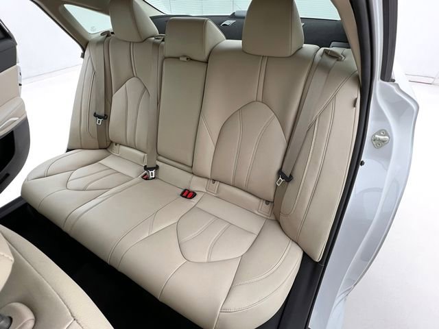 Used 2021 Toyota Avalon XLE w/ Moonroof Package image 15