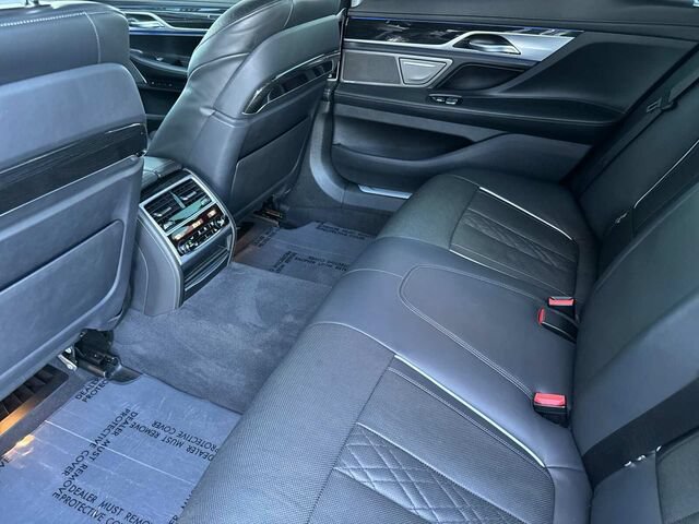 Used 2019 BMW 750i w/ Executive Package RWD image 15