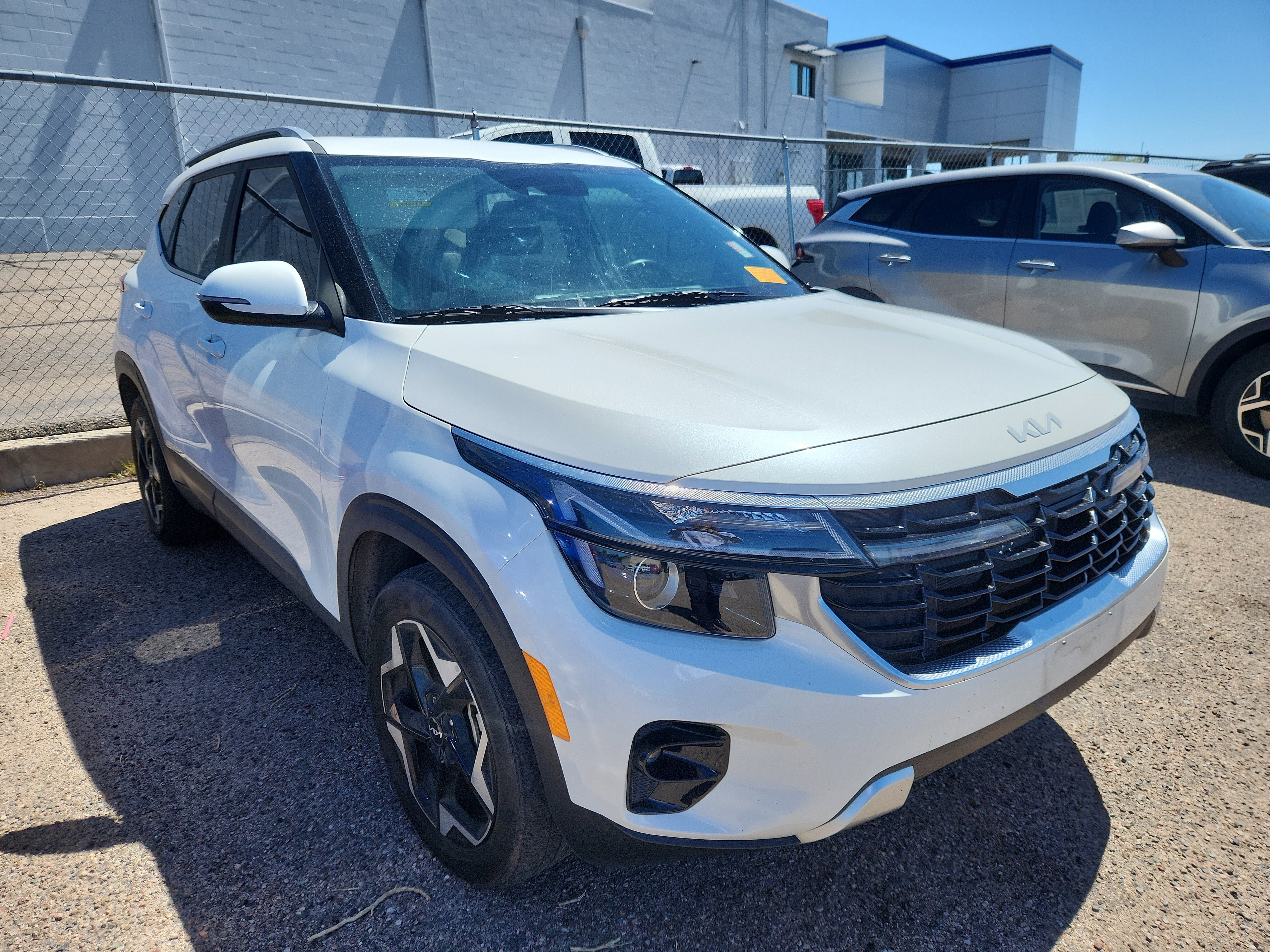 Used 2024 Kia Seltos EX image 3