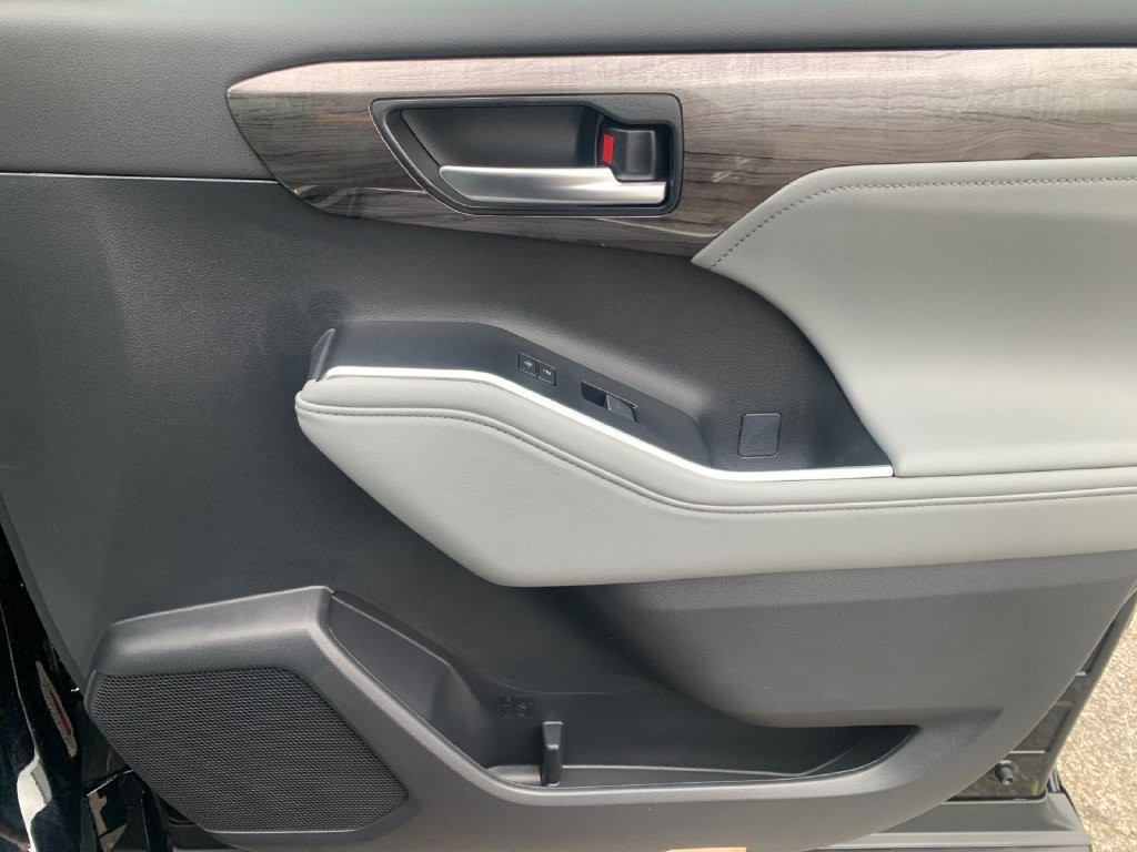 New 2026 Toyota Highlander Limited AWD/4WD image 21