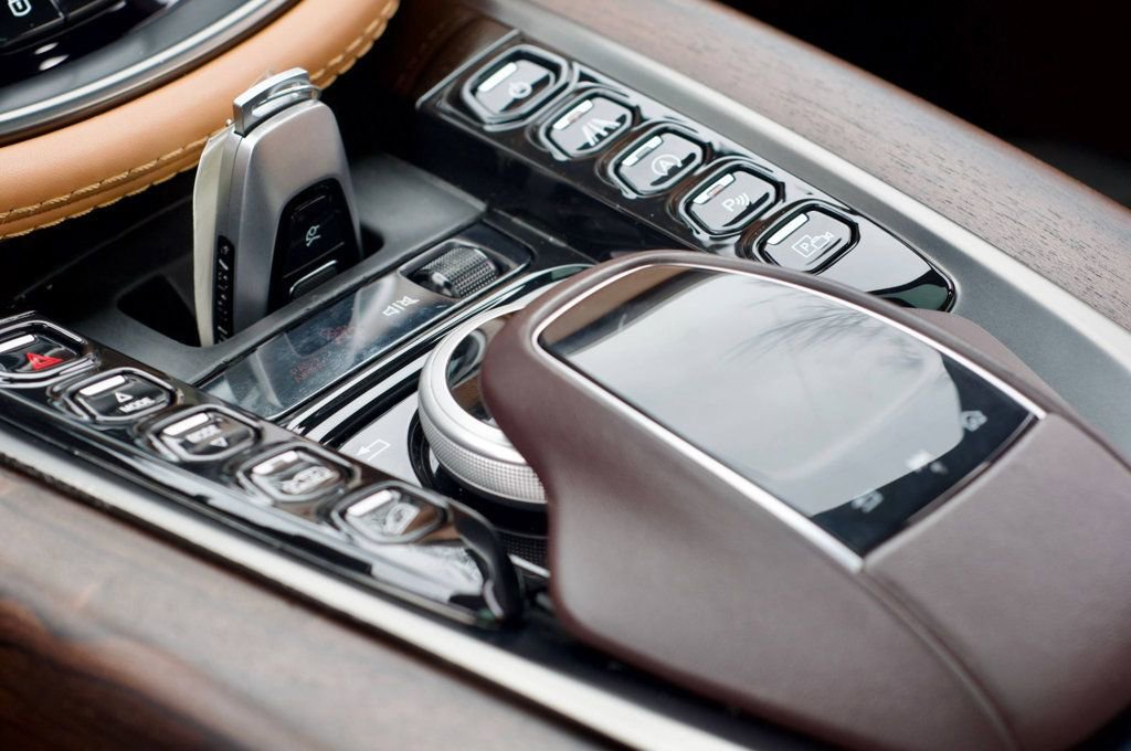 Used 2022 Aston Martin DBX image 35