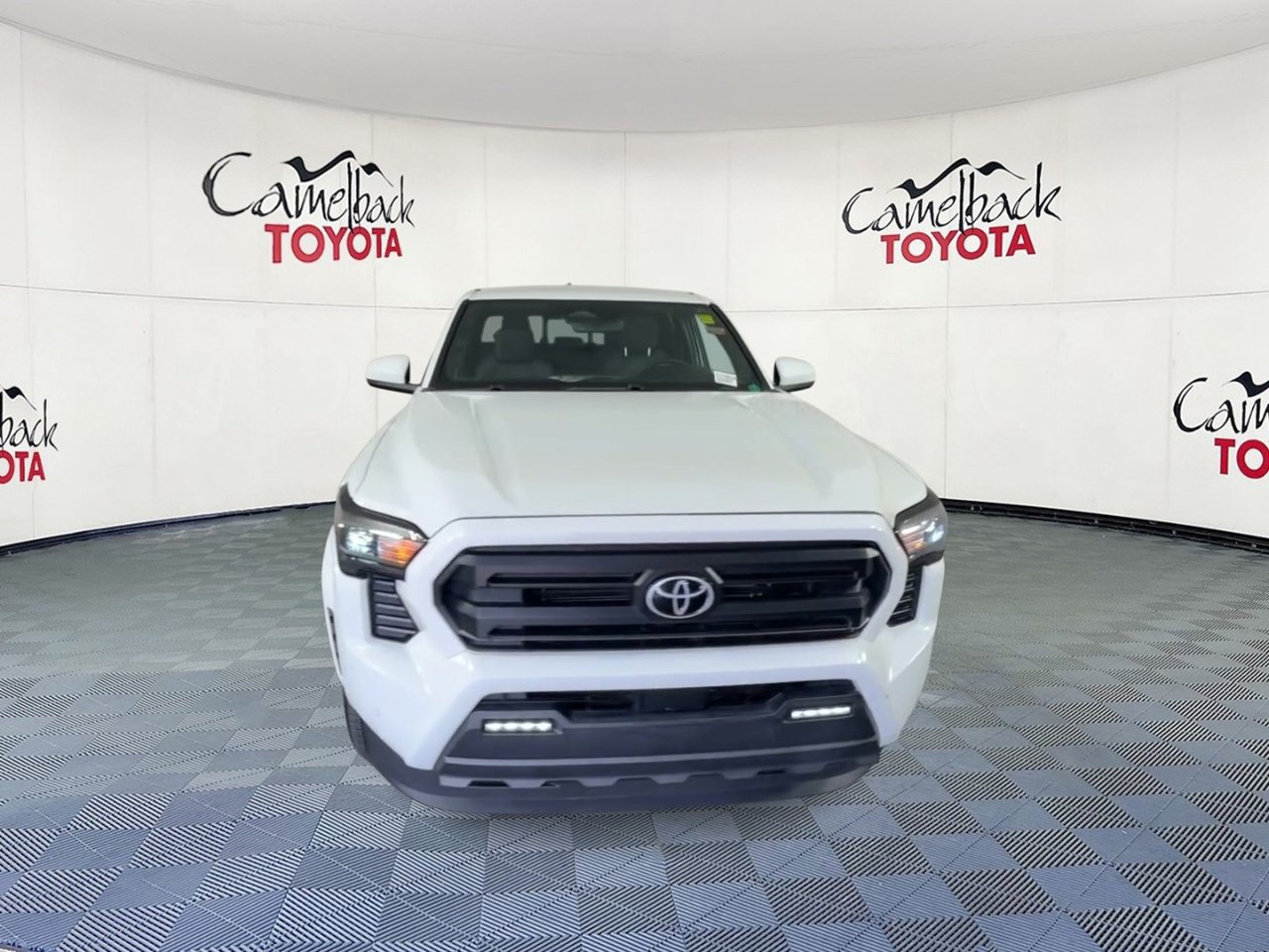 Used 2025 Toyota Tacoma SR5 AWD/4WD image 7