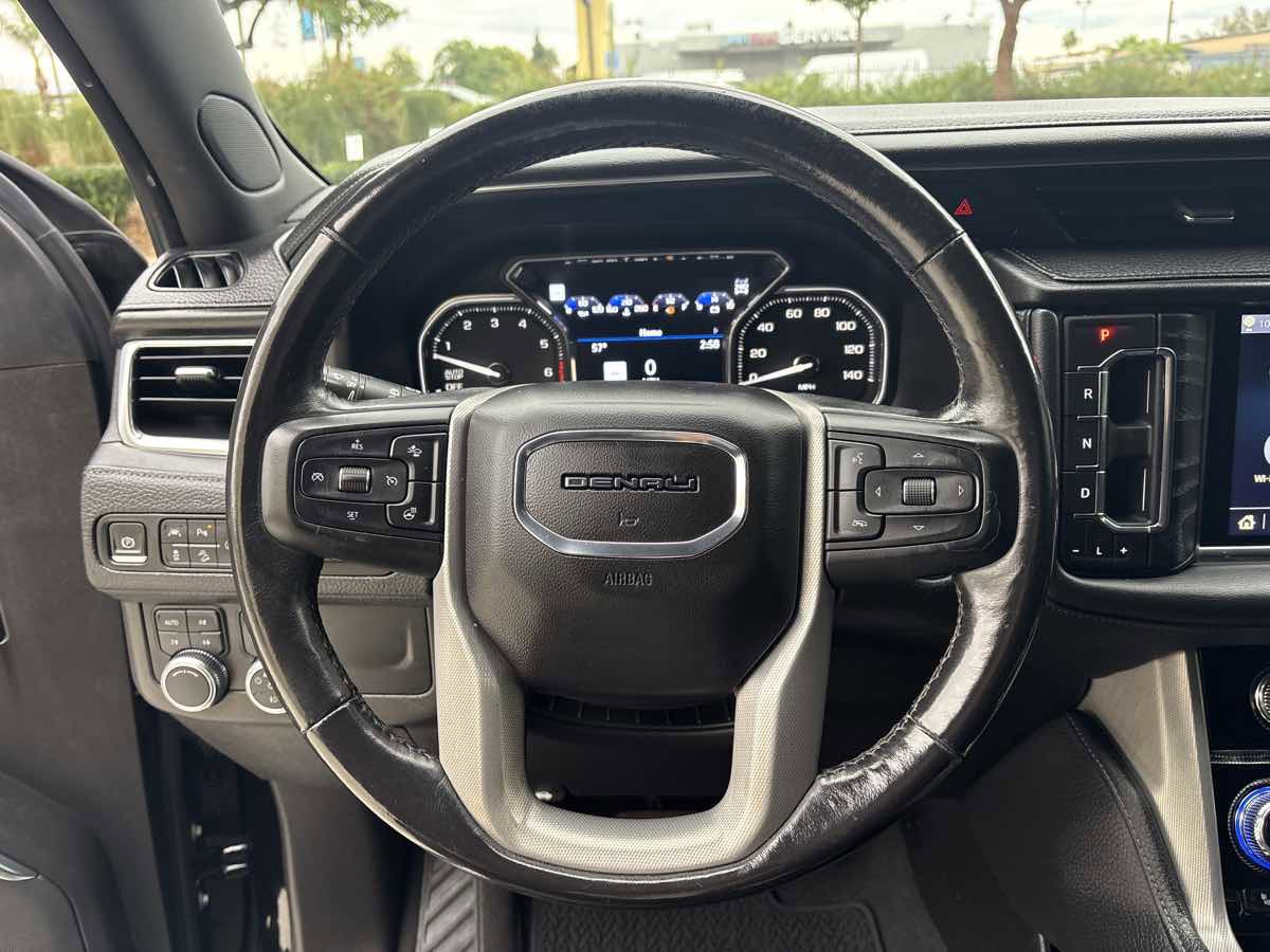 Used 2021 GMC Yukon Denali w/ Denali Premium Package image 25