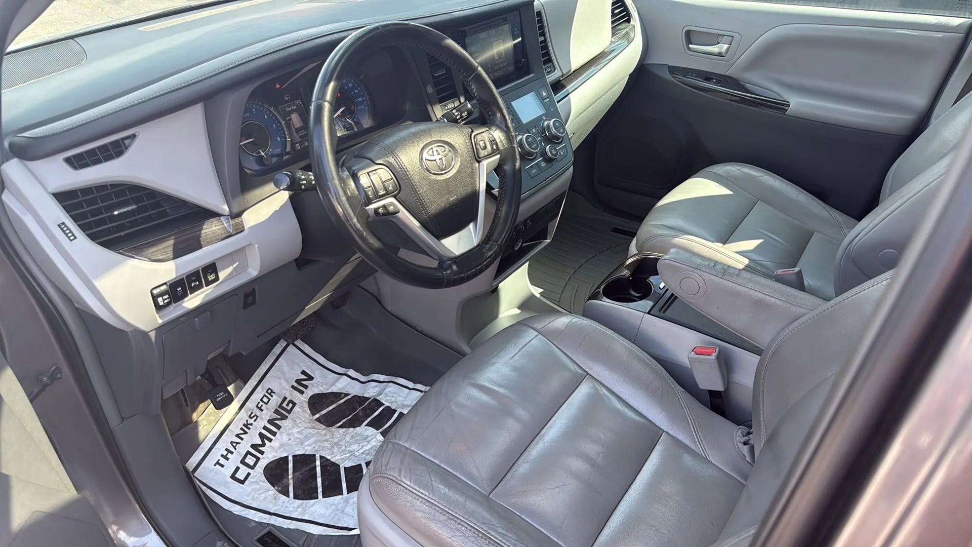 Used 2015 Toyota Sienna XLE w/ XLE Navigation Package FWD image 10
