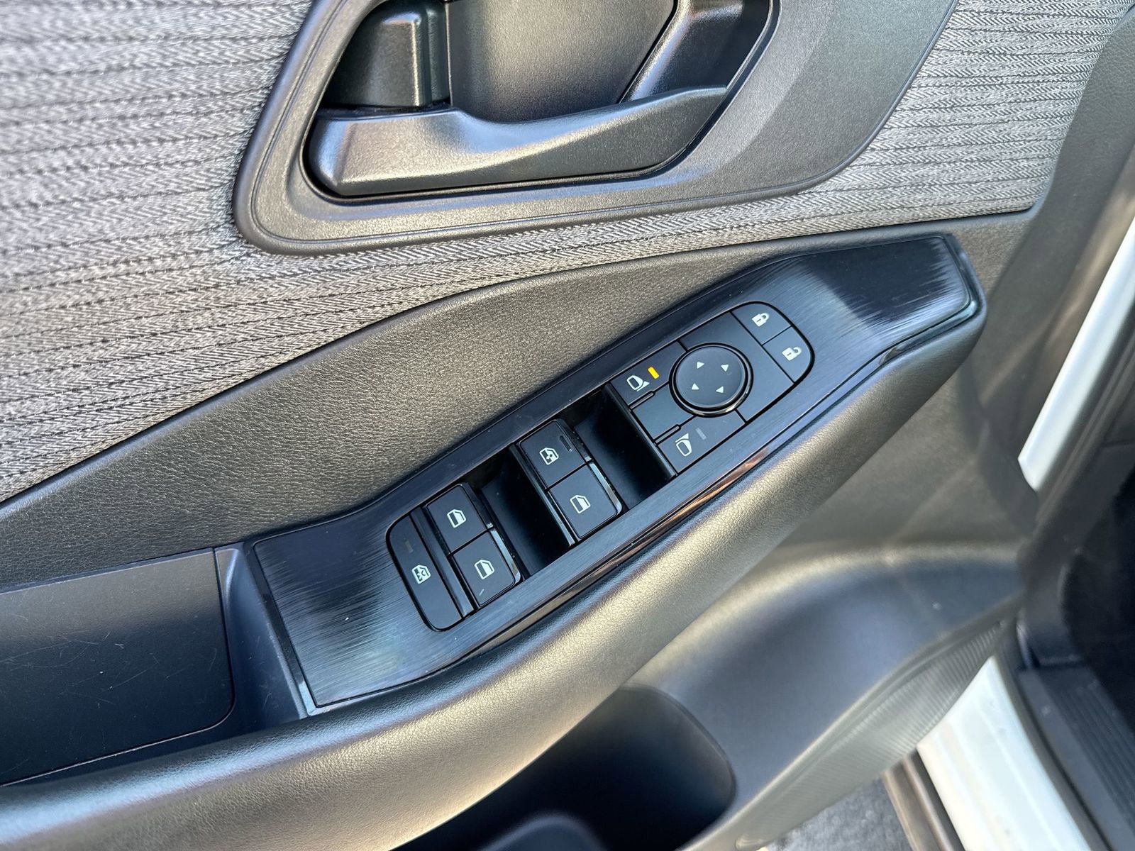 Used 2023 Nissan Rogue S image 14