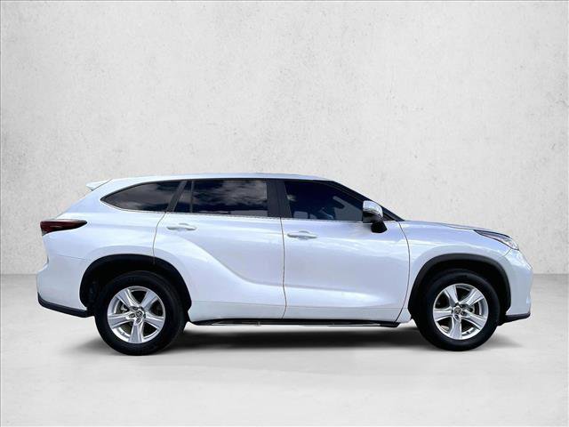 Used 2024 Toyota Highlander LE image 5