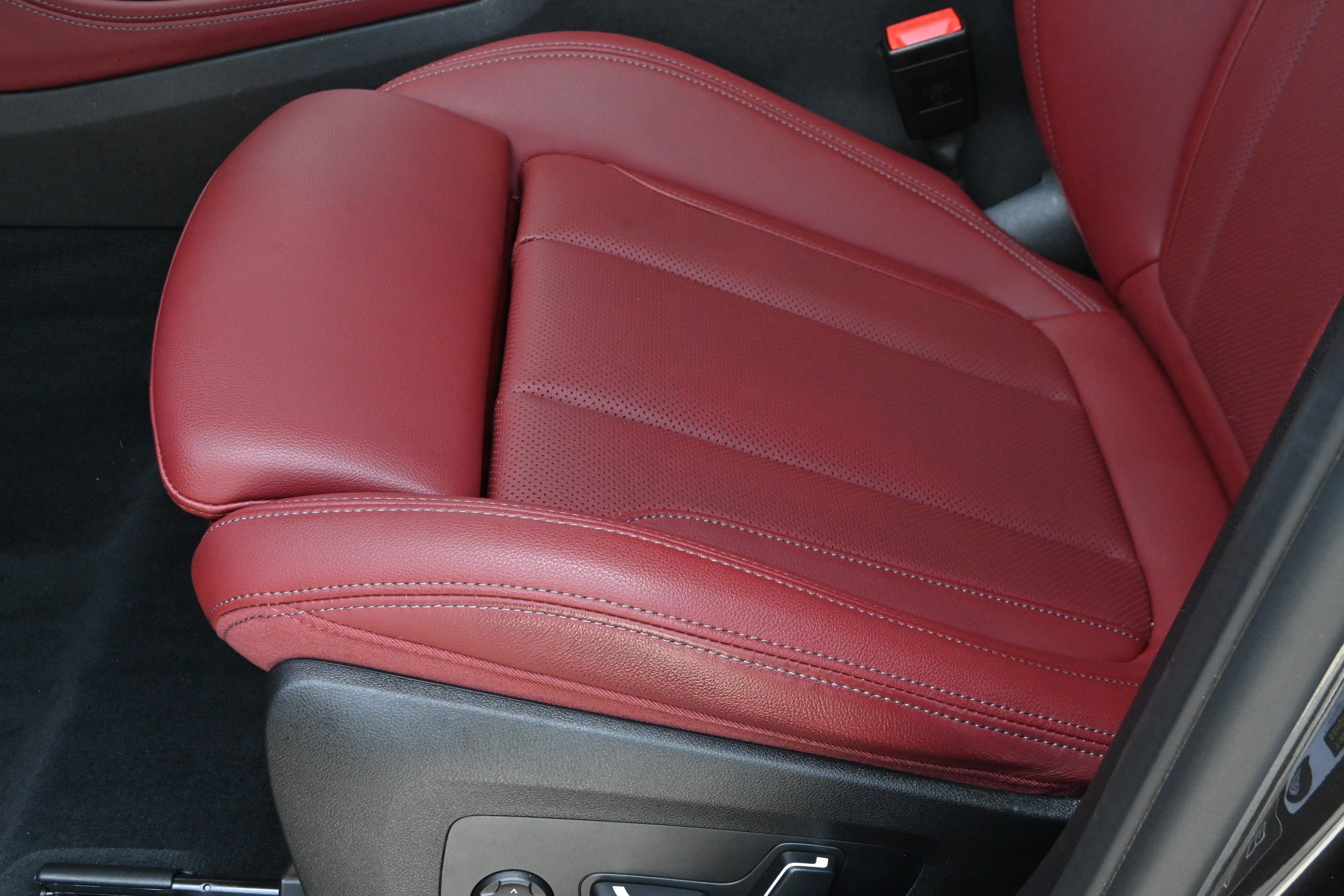 Certified 2025 BMW X4 xDrive30i AWD/4WD image 27