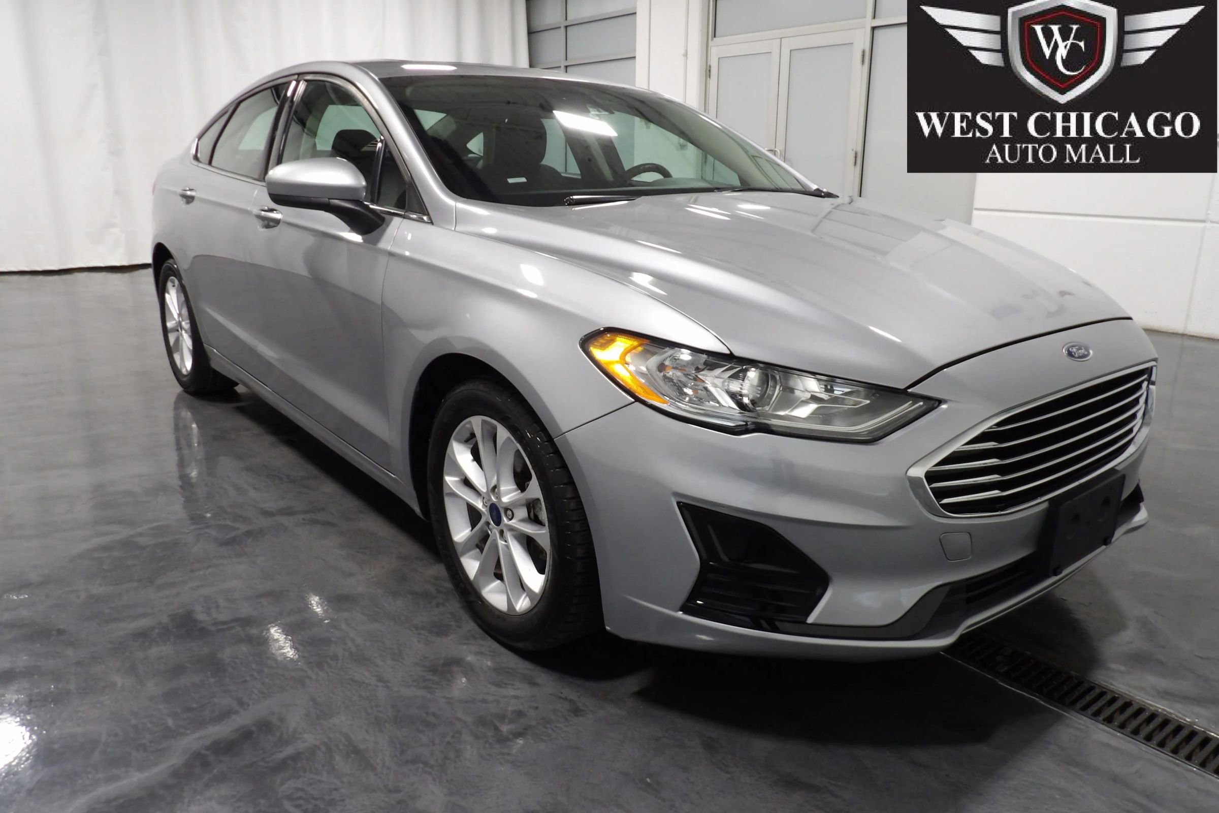 Used 2020 Ford Fusion SE image 1