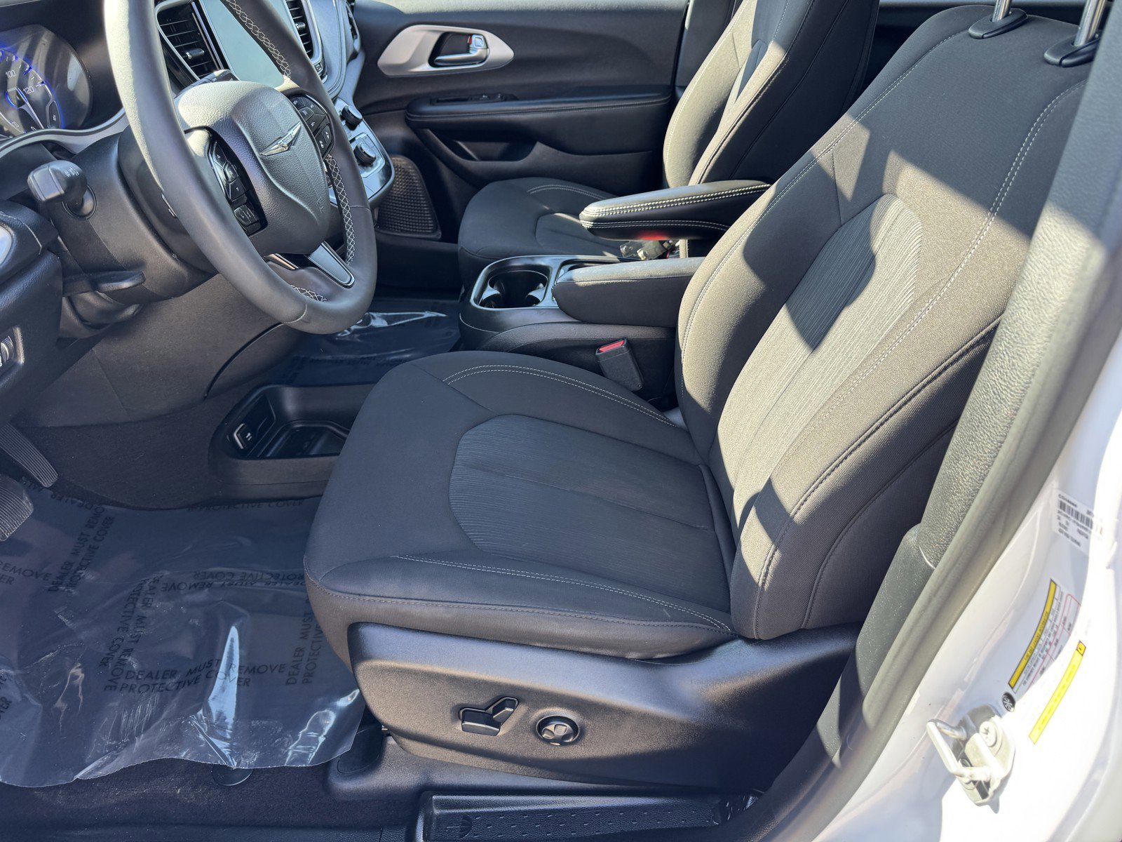 Used 2024 Chrysler Pacifica Touring image 16