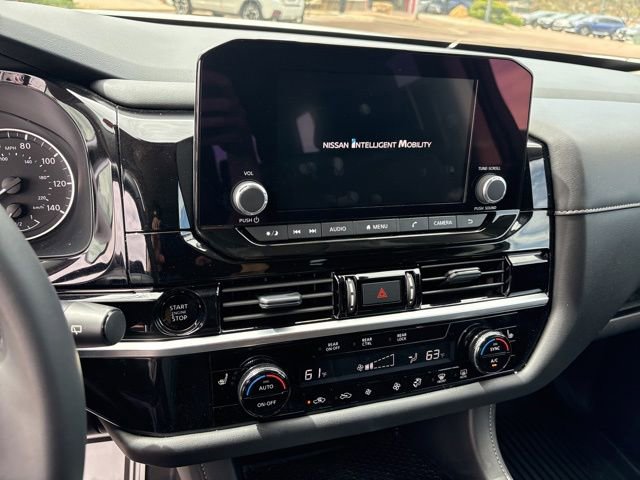 Certified 2025 Nissan Pathfinder SV FWD image 39