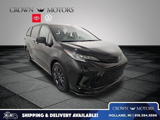Used 2025 Toyota Sienna XSE FWD image 1