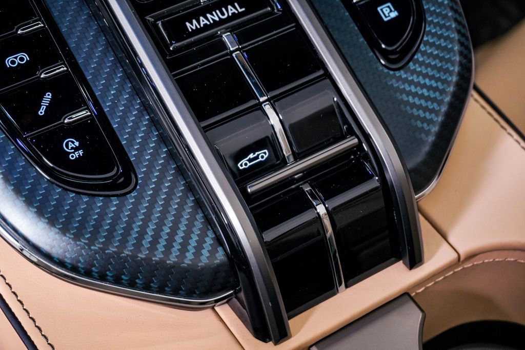 Used 2026 Aston Martin V8 Vantage Roadster RWD image 33