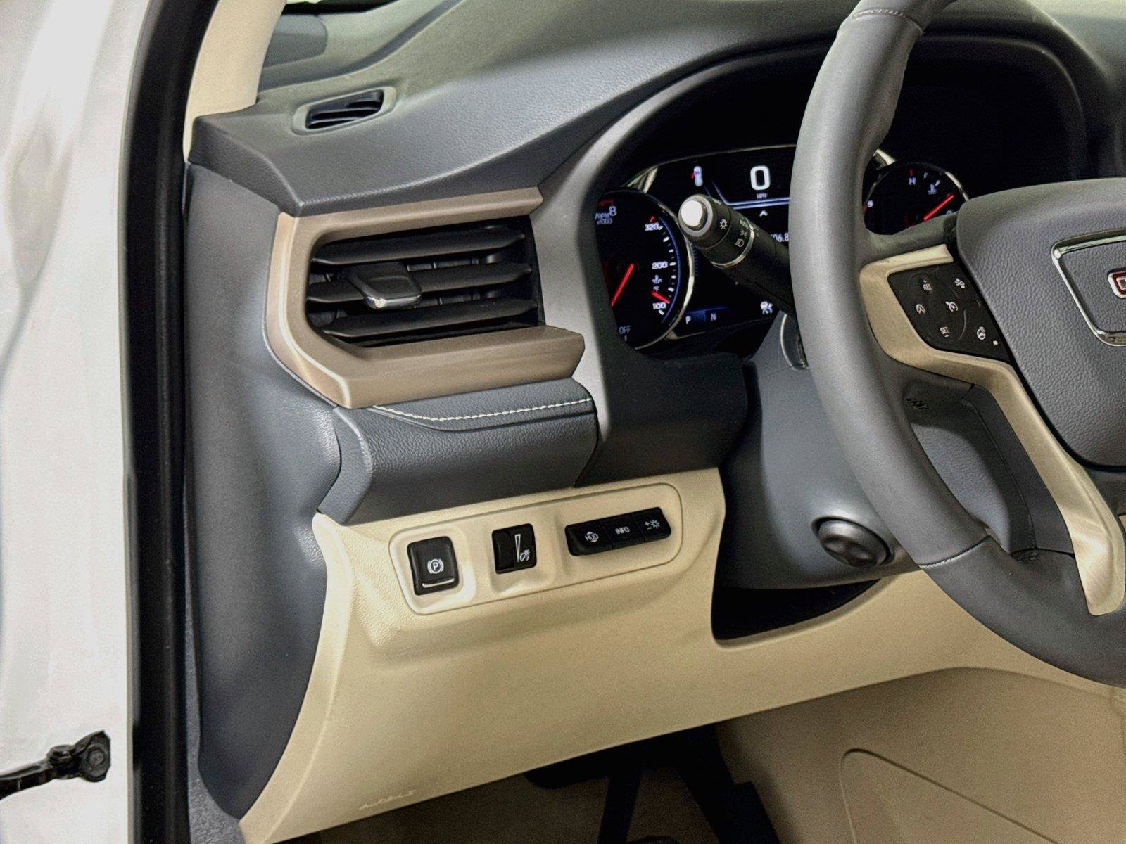 Certified 2023 GMC Acadia Denali w/ Denali Technology Package FWD image 8