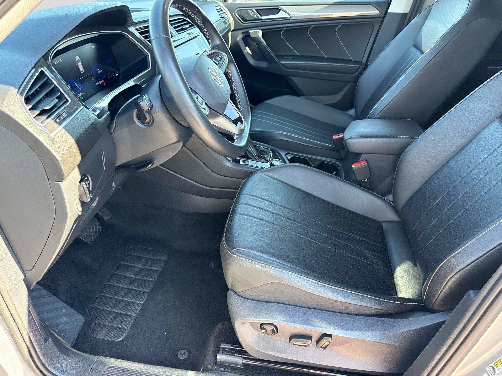 Used 2024 Volkswagen Tiguan SE AWD/4WD image 14