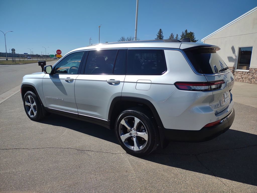 Used 2023 Jeep Grand Cherokee L Limited w/ MOPAR Finishing Package AWD/4WD image 3