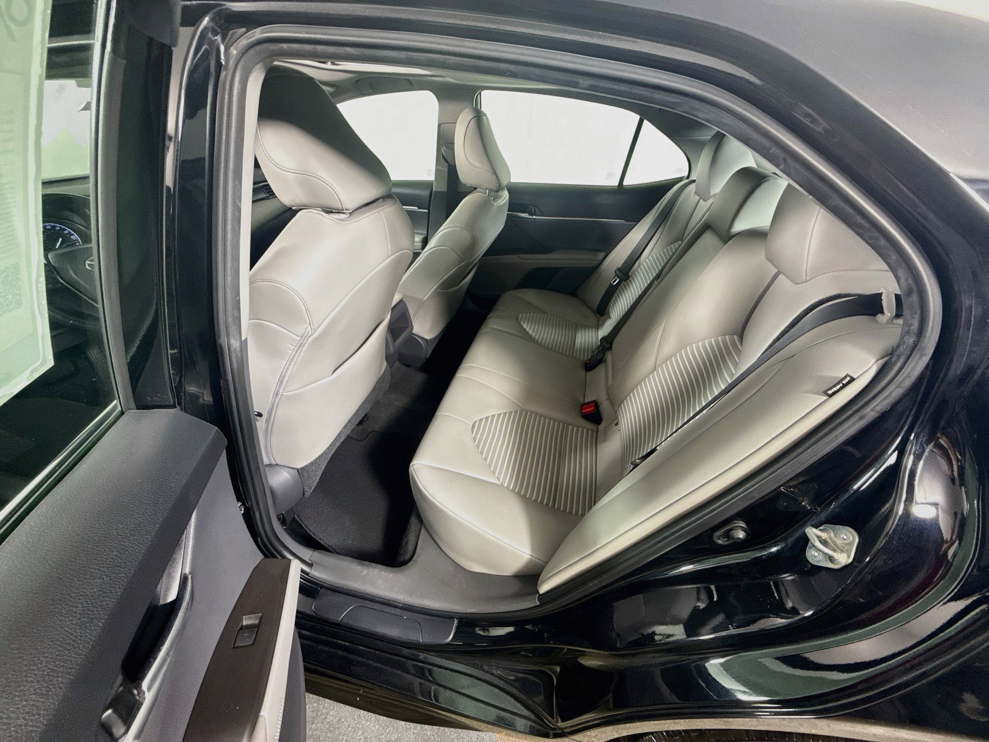 Used 2021 Toyota Camry SE FWD image 23