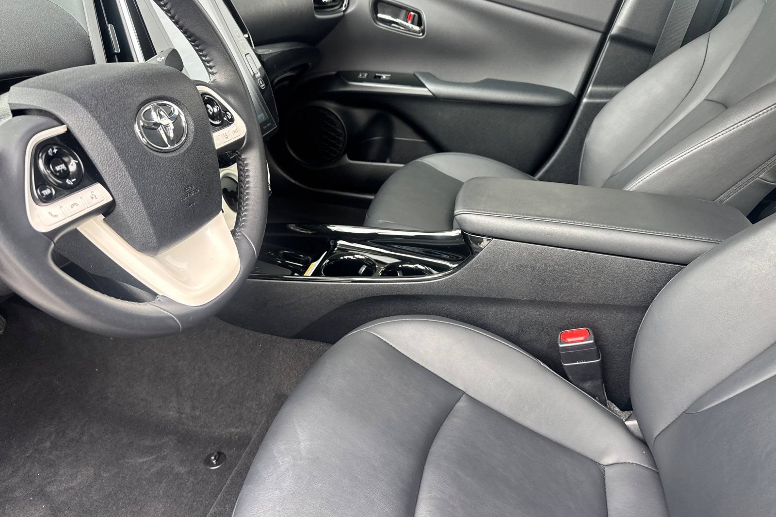Used 2017 Toyota Prius Prime Premium FWD image 10